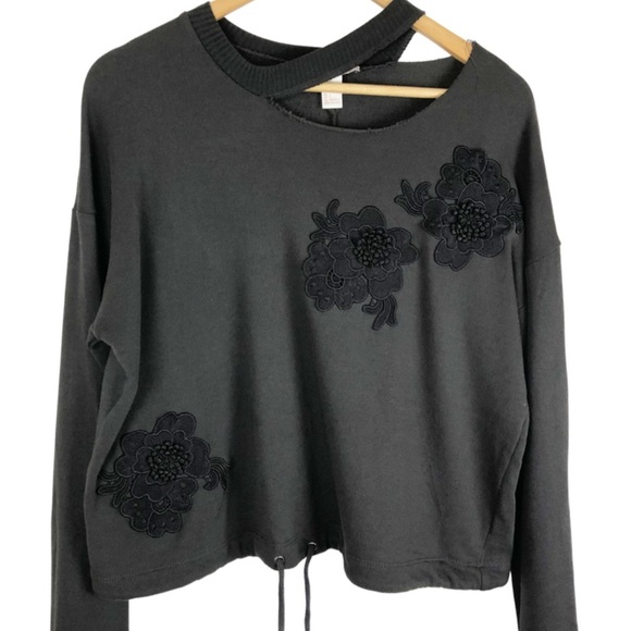 Forever 21 Women’s Floral Embroidered Patch Distressed Crewneck Crop Sweatshirt - Picture 7 of 15